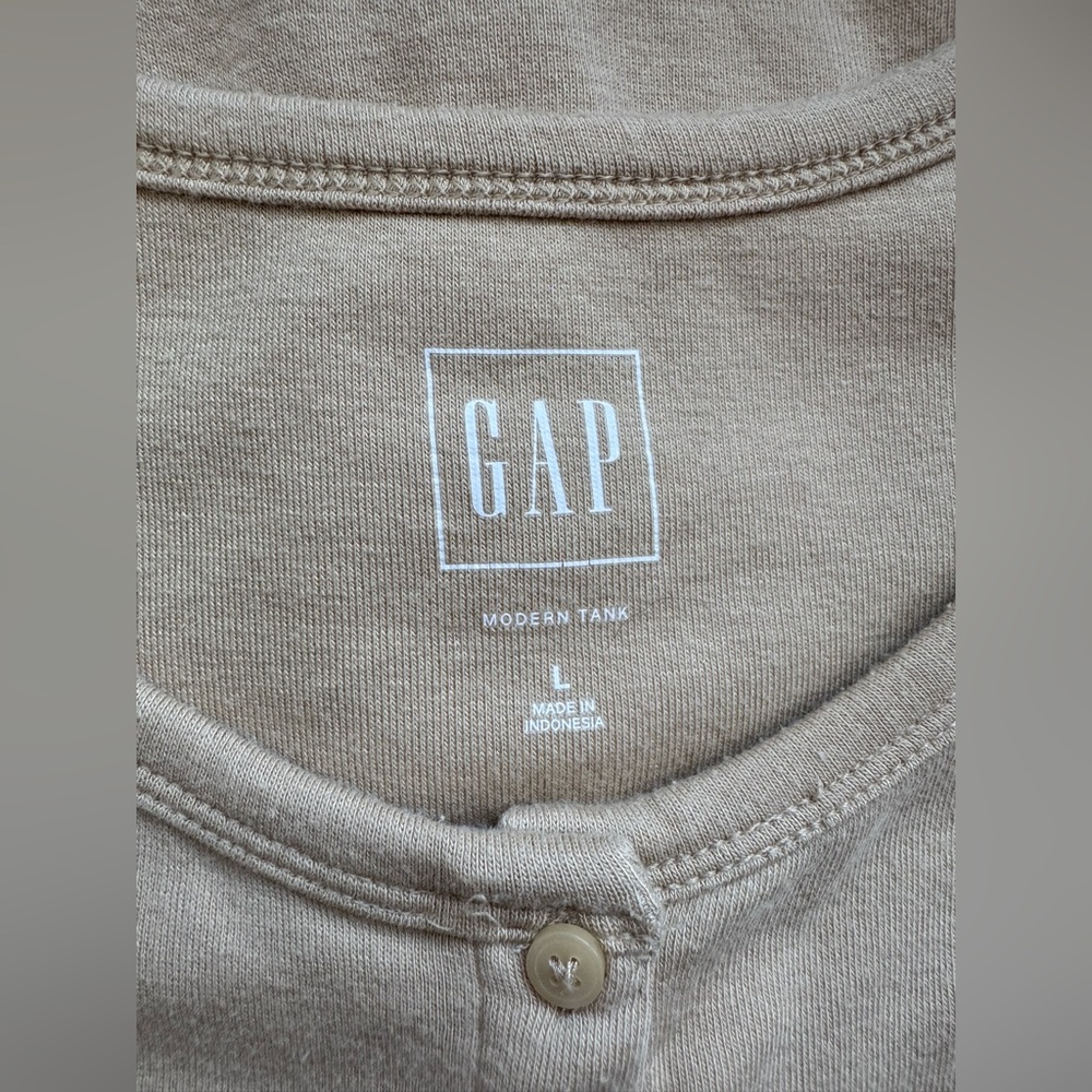 GAP Tan Button-Front Ribbed Tank Top - Picture 2 of 7